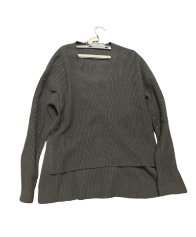 Schwarzer Pullover